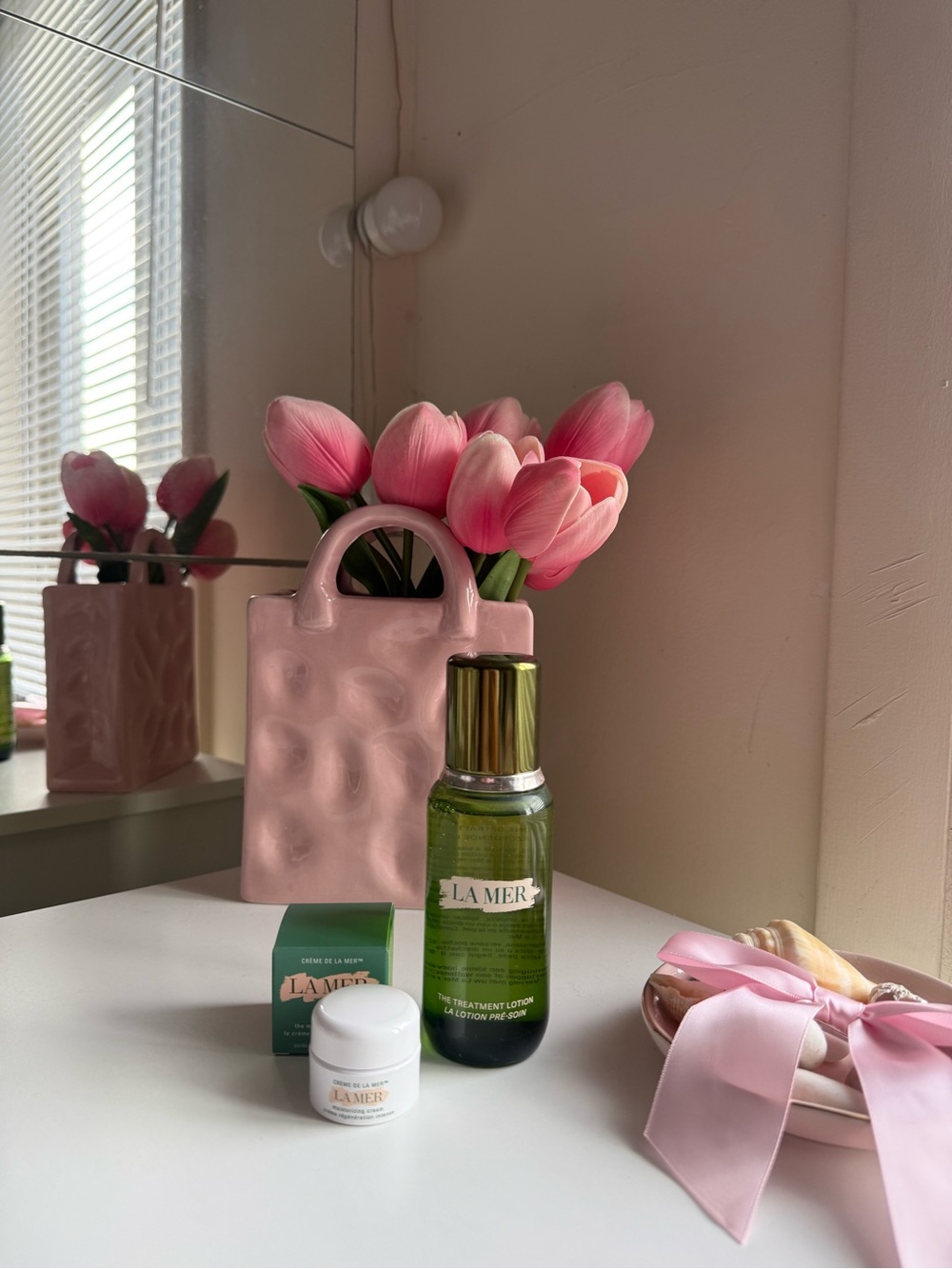 La Mer Skincare Set in Green and Pink - Picture 2 of 8